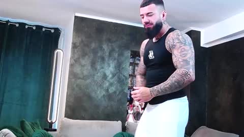 Snapshot of masterkingofmuscle chatting on December 27, 9:17 am masterkingofmuscle online show from December 27, 9:17 am