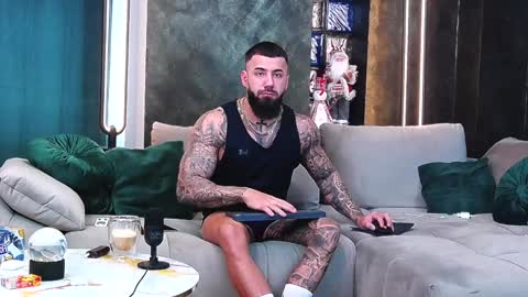 Snapshot of masterkingofmuscle chatting on January 3, 8:21 am masterkingofmuscle online show from January 3, 8:21 am