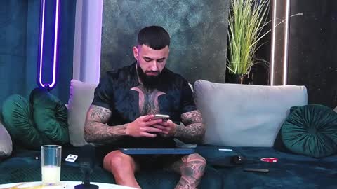 Snapshot of masterkingofmuscle chatting on January 7, 7:17 pm masterkingofmuscle online show from January 7, 7:17 pm