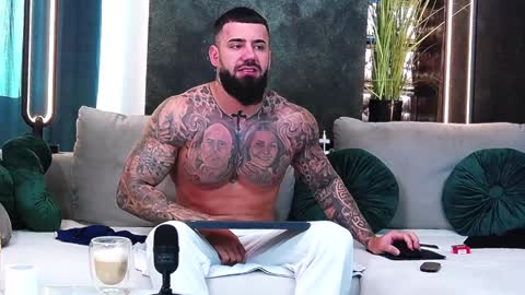 Snapshot of masterkingofmuscle chatting on January 18, 6:56 am masterkingofmuscle online show from January 18, 6:56 am