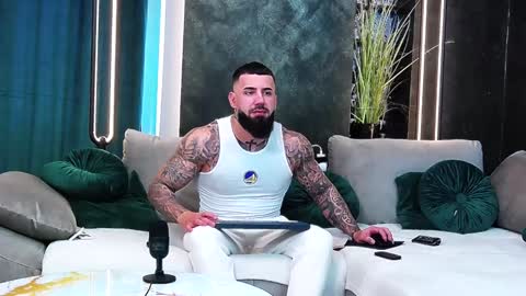Snapshot of masterkingofmuscle chatting on January 20, 1:42 pm masterkingofmuscle online show from January 20, 1:42 pm