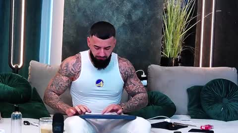 Snapshot of masterkingofmuscle chatting on January 21, 6:54 am masterkingofmuscle online show from January 21, 6:54 am
