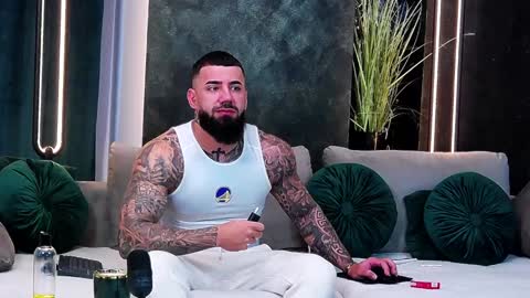 Snapshot of masterkingofmuscle chatting on January 22, 6:31 am masterkingofmuscle online show from January 22, 6:31 am