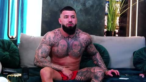 Snapshot of masterkingofmuscle chatting on January 28, 10:02 am masterkingofmuscle online show from January 28, 10:02 am