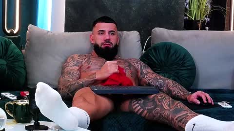 Snapshot of masterkingofmuscle chatting on January 28, 1:05 pm masterkingofmuscle online show from January 28, 1:05 pm