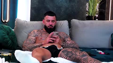 Snapshot of masterkingofmuscle chatting on January 29, 11:41 am masterkingofmuscle online show from January 29, 11:41 am