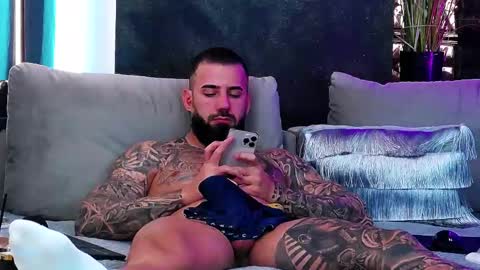 Snapshot of masterkingofmuscle chatting on February 25, 10:15 am masterkingofmuscle online show from February 25, 10:15 am