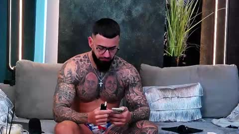Snapshot of masterkingofmuscle chatting on March 3, 6:15 am masterkingofmuscle online show from March 3, 6:15 am