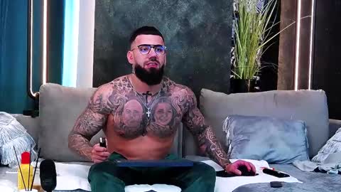 Snapshot of masterkingofmuscle chatting on March 3, 1:20 pm masterkingofmuscle online show from March 3, 1:20 pm