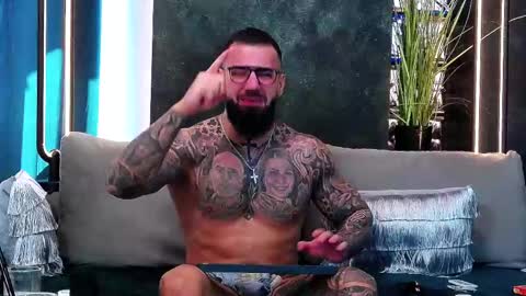 Snapshot of masterkingofmuscle chatting on March 5, 10:11 am masterkingofmuscle online show from March 5, 10:11 am