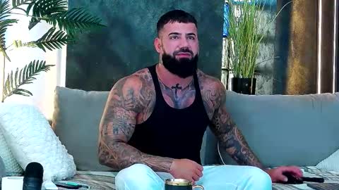 Snapshot of masterkingofmuscle chatting on September 12, 9:09 am masterkingofmuscle online show from September 12, 9:09 am