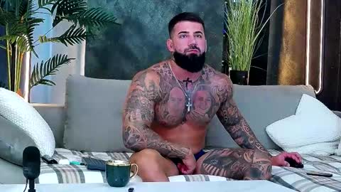 Snapshot of masterkingofmuscle chatting on September 17, 7:32 am masterkingofmuscle online show from September 17, 7:32 am