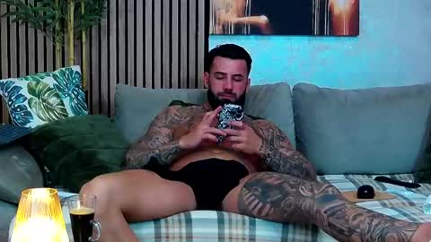 Snapshot of masterkingofmuscle chatting on April 16, 9:50 pm masterkingofmuscle online show from April 16, 9:50 pm