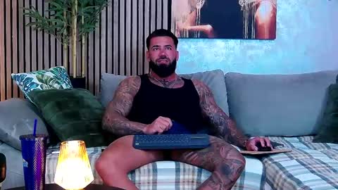 Snapshot of masterkingofmuscle chatting on May 4, 7:59 am masterkingofmuscle online show from May 4, 7:59 am