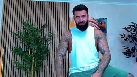 Snapshot of masterkingofmuscle chatting on May 8, 7:25 am masterkingofmuscle online show from May 8, 7:25 am