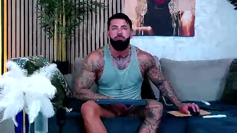 Snapshot of masterkingofmuscle chatting on June 10, 8:13 am masterkingofmuscle online show from June 10, 8:13 am