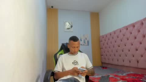 mastermorenohot23 online show from April 27, 2:53 am