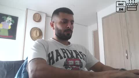 Snapshot of masterofinfatuation chatting on December 22, 6:26 pm   online show from December 22, 6:26 pm