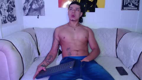 Snapshot of mat_kush chatting on January 23, 2:44 am Matt online show from January 23, 2:44 am