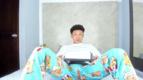 matheoo_23 online show from March 27, 8:19 pm