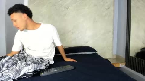 matheoo_23 online show from April 4, 7:44 pm