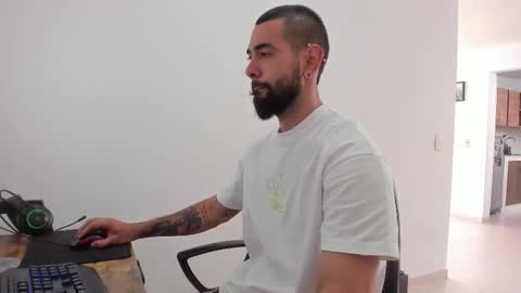 Matheus     online show from October 16, 7:48 pm