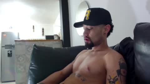 Snapshot of mathew444 chatting on December 17, 11:39 am STRURIBE ON INSTAGRAM online show from December 17, 11:39 am