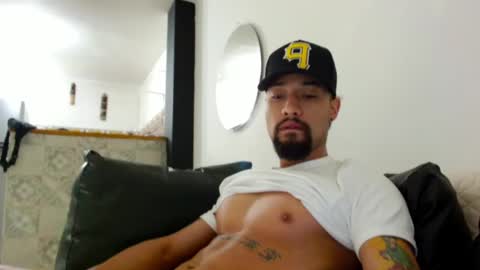 Snapshot of mathew444 chatting on January 15, 11:32 am STRURIBE ON INSTAGRAM online show from January 15, 11:32 am