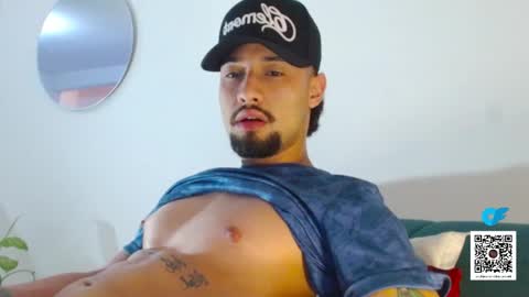 Snapshot of mathew444 chatting on December 14, 3:06 pm STRURIBE ON INSTAGRAM online show from December 14, 3:06 pm