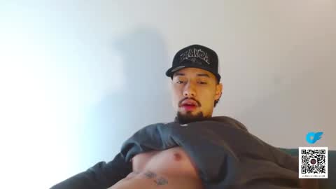 Snapshot of mathew444 chatting on December 17, 3:51 pm STRURIBE ON INSTAGRAM online show from December 17, 3:51 pm