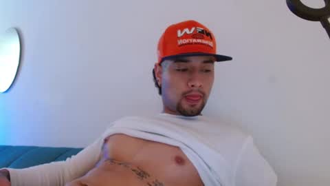 Snapshot of mathew444 chatting on February 16, 12:45 pm STRURIBE ON INSTAGRAM online show from February 16, 12:45 pm