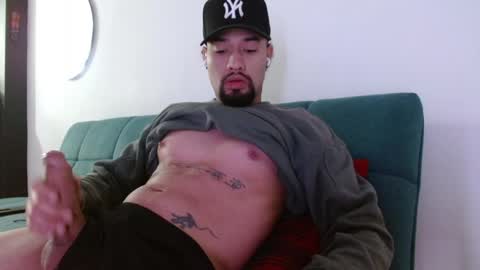 Snapshot of mathew444 chatting on April 1, 11:00 am STRURIBE ON INSTAGRAM online show from April 1, 11:00 am