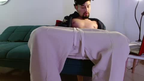 Snapshot of mathew444 chatting on April 6, 8:48 am STRURIBE ON INSTAGRAM online show from April 6, 8:48 am