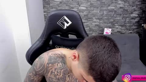 Mathew Independent model online show from November 3, 8:32 pm