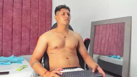 mathias cocks online show from December 4, 1:03 am