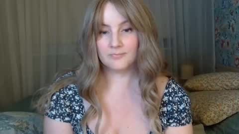 Snapshot of mathilde_solveig chatting on December 31, 3:31 pm mathilde_solveig online show from December 31, 3:31 pm