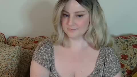 Snapshot of mathilde_solveig chatting on February 8, 7:49 pm mathilde_solveig online show from February 8, 7:49 pm