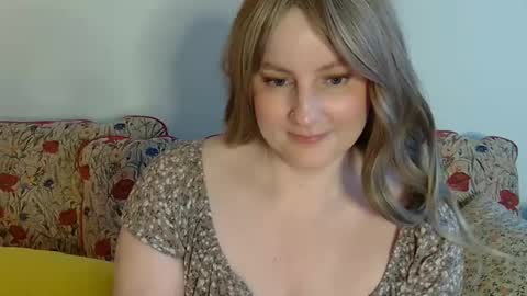 Snapshot of mathilde_solveig chatting on February 17, 3:09 pm mathilde_solveig online show from February 17, 3:09 pm