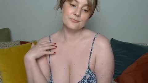 Snapshot of mathilde_solveig chatting on October 25, 4:46 pm mathilde_solveig online show from October 25, 4:46 pm