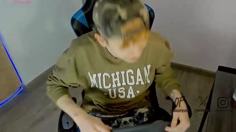 Snapshot of mathwx_ chatting on February 11, 12:37 am Alejandro Alex online show from February 11, 12:37 am