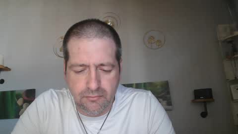Snapshot of matrike1 chatting on February 21, 2:06 pm matrike1 online show from February 21, 2:06 pm