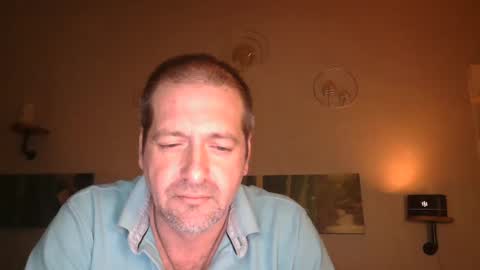 Snapshot of matrike1 chatting on February 28, 8:18 pm matrike1 online show from February 28, 8:18 pm