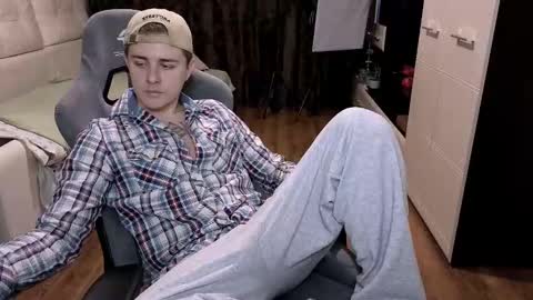 Snapshot of matt_aniston chatting on December 9, 2:06 pm Matt online show from December 9, 2:06 pm