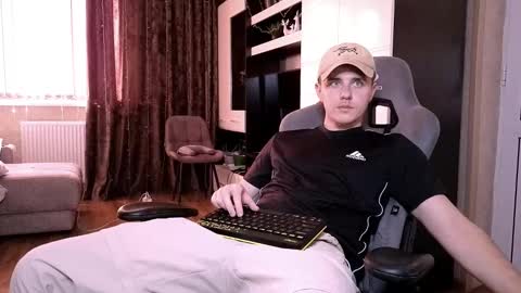 Snapshot of matt_aniston chatting on February 12, 12:33 pm Matt online show from February 12, 12:33 pm