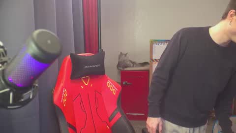 Snapshot of mattcashxxx chatting on February 22, 2:02 am Matt Cash online show from February 22, 2:02 am