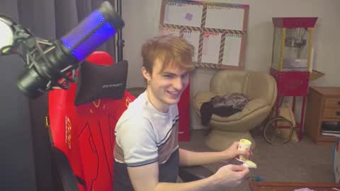 Snapshot of mattcashxxx chatting on February 26, 2:10 am Matt Cash online show from February 26, 2:10 am