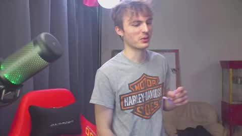 Snapshot of mattcashxxx chatting on March 2, 2:03 am Matt Cash online show from March 2, 2:03 am