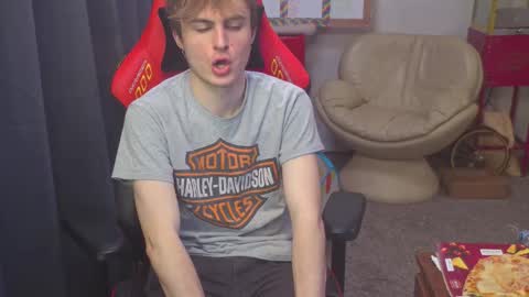 Snapshot of mattcashxxx chatting on March 27, 1:11 am Matt Cash online show from March 27, 1:11 am