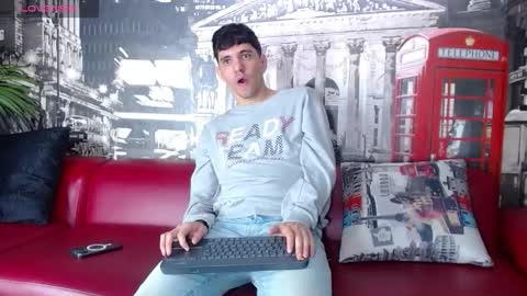 Snapshot of matteo12_ chatting on October 11, 4:44 am ---Matteo--- online show from October 11, 4:44 am