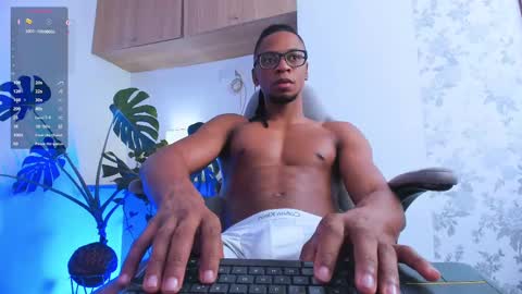 Snapshot of matteo_777 chatting on October 24, 11:50 am Mateo online show from October 24, 11:50 am